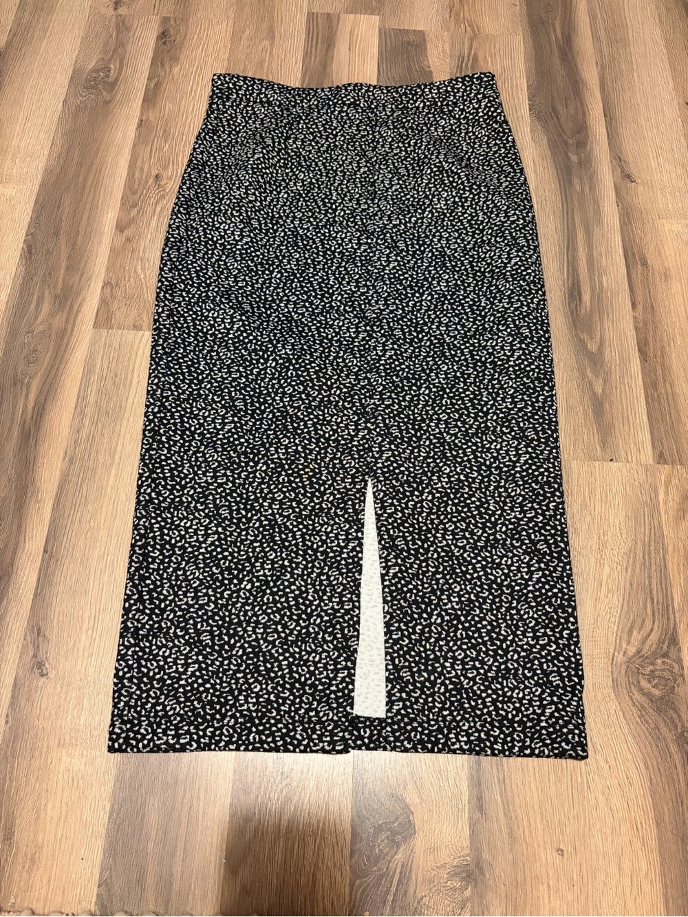 Banana Republic Black & White Cheetah Midi/Pencil Skirt with Center Slit Size 4